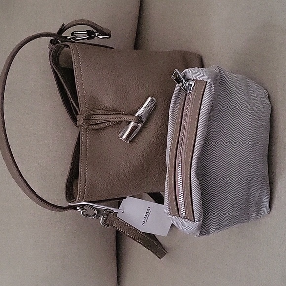Small soft leather handbag with a pouch - Picture 3 of 5